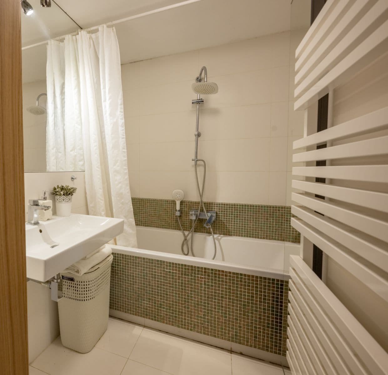 Prenájom bytu 68 m², Záhřebská, Praha, Praha Prenájom bytu 68 m², Záhřebská, Praha, Praha