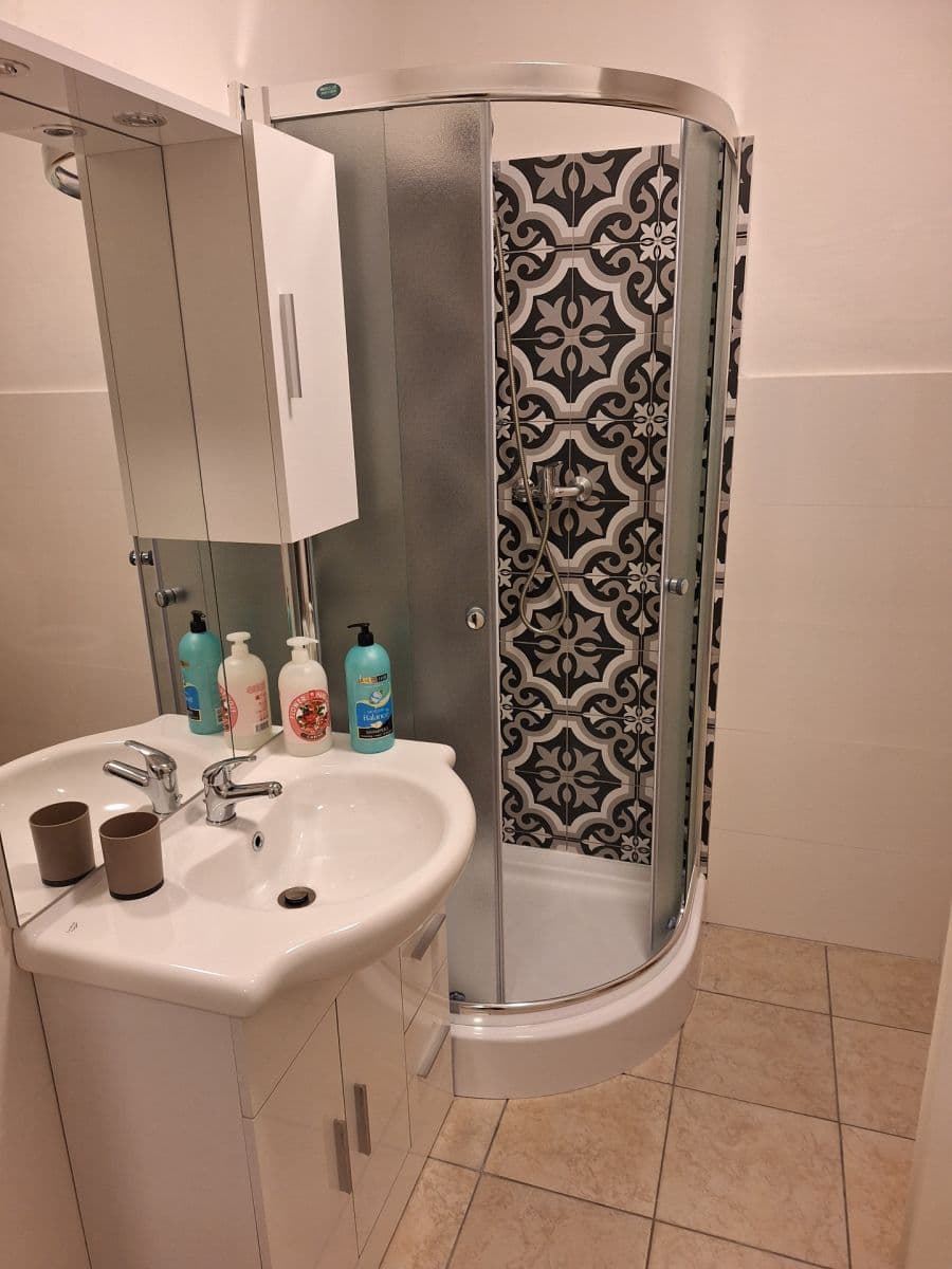 Prenájom bytu 1-izbový 25 m², V Tůních, Praha, Praha Prenájom bytu 1-izbový 25 m², V Tůních, Praha, Praha