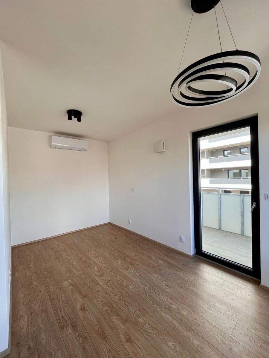 Prenájom bytu 1-izbový 40 m², Bratislavská, Brno, Jihomoravský kraj Prenájom bytu 1-izbový 40 m², Bratislavská, Brno, Jihomoravský kraj