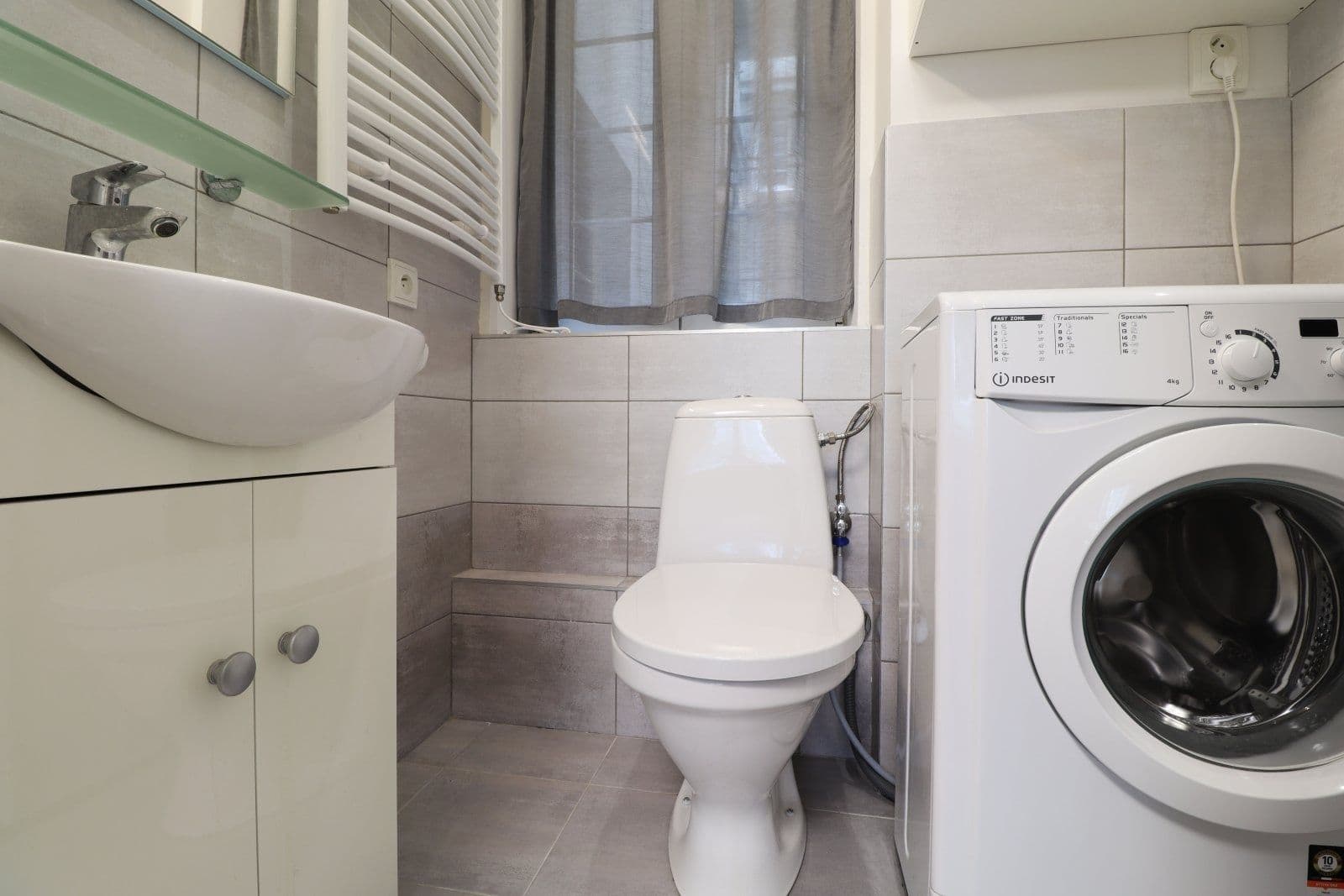 Prenájom bytu 1-izbový 25 m², U svobodárny, Praha, Praha Prenájom bytu 1-izbový 25 m², U svobodárny, Praha, Praha