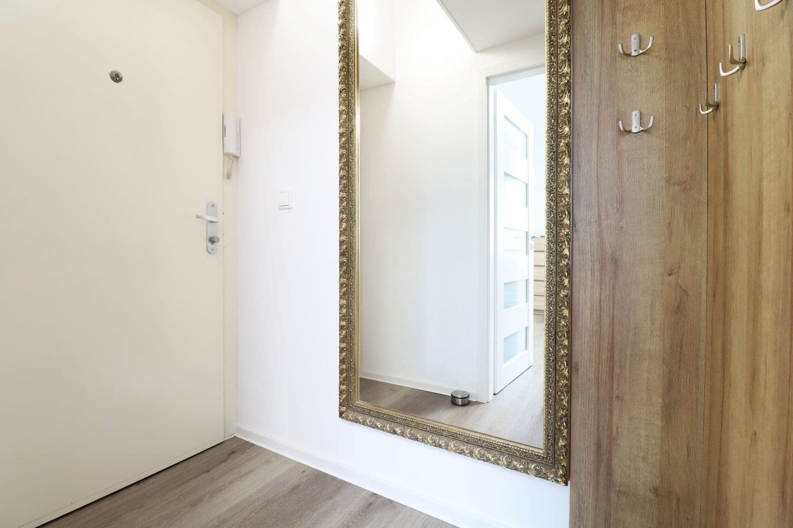 Prenájom bytu 1-izbový 25 m², U svobodárny, Praha, Praha Prenájom bytu 1-izbový 25 m², U svobodárny, Praha, Praha