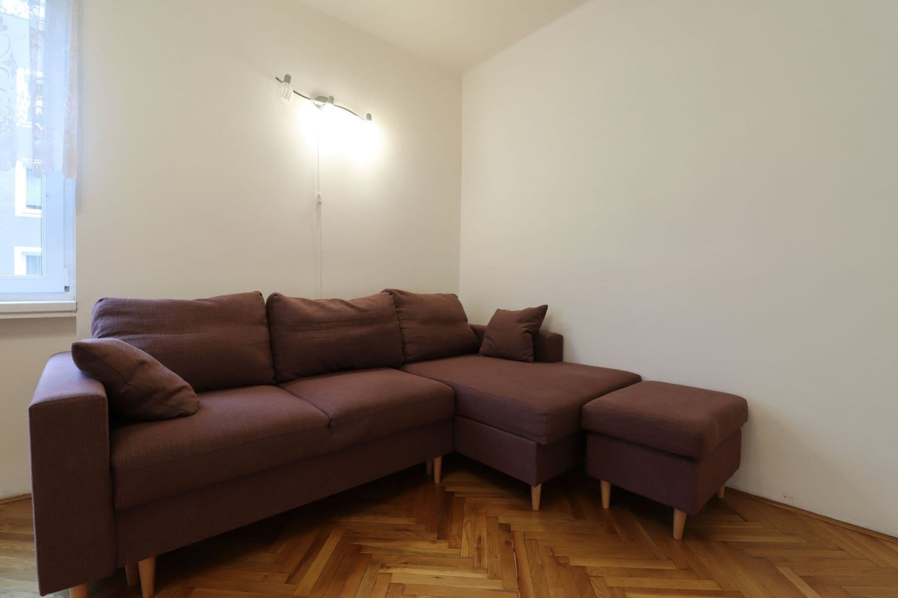 Prenájom bytu 2-izbový 55 m², Gutova, Praha, Praha Prenájom bytu 2-izbový 55 m², Gutova, Praha, Praha