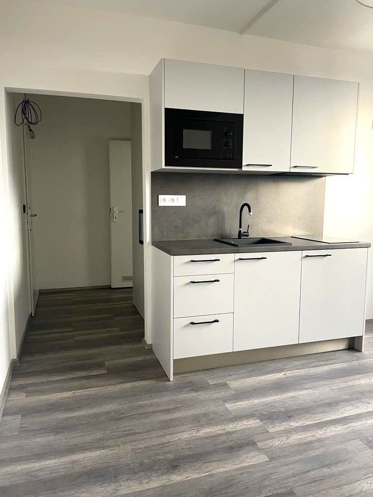 Prenájom bytu 1-izbový 23 m², Děčínská, Praha, Praha Prenájom bytu 1-izbový 23 m², Děčínská, Praha, Praha