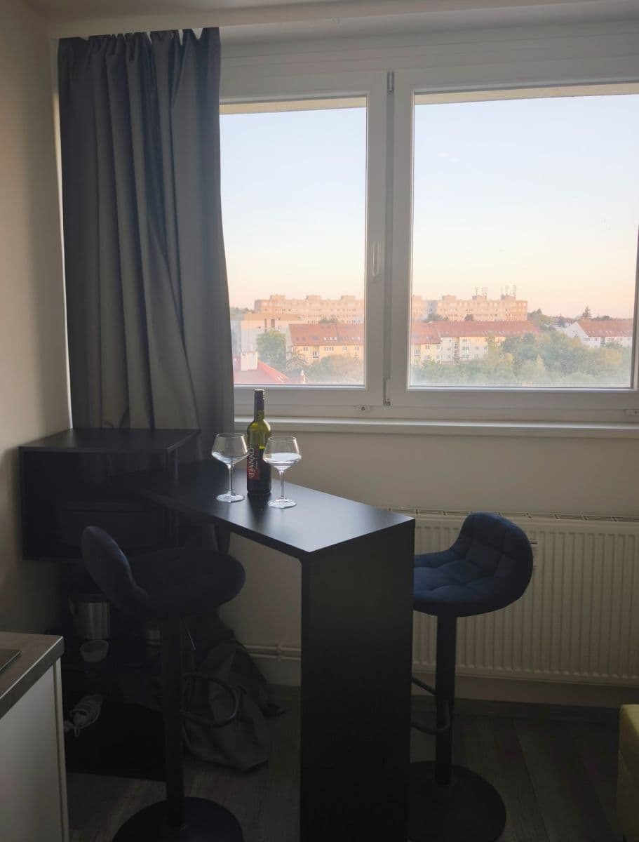 Prenájom bytu 1-izbový 23 m², Děčínská, Praha, Praha Prenájom bytu 1-izbový 23 m², Děčínská, Praha, Praha