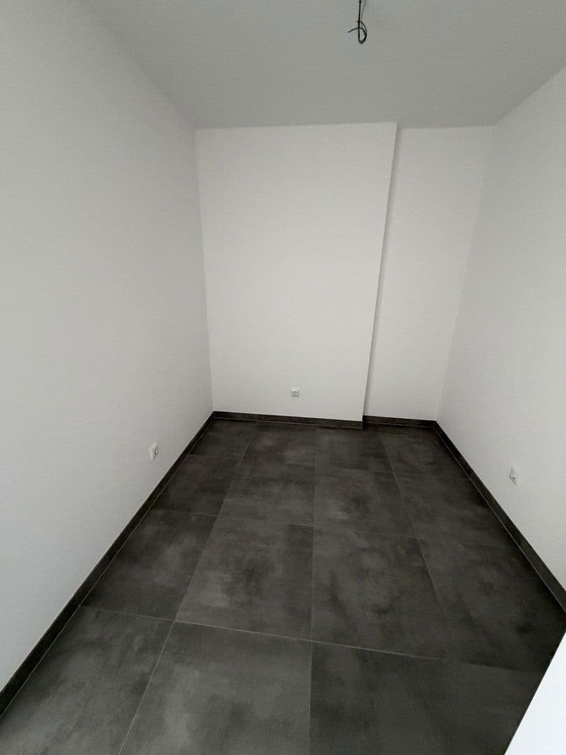 Prenájom domu 200 m², pozemek 100 m², Ofenbach, Hesensko Prenájom domu 200 m², pozemek 100 m², Ofenbach, Hesensko