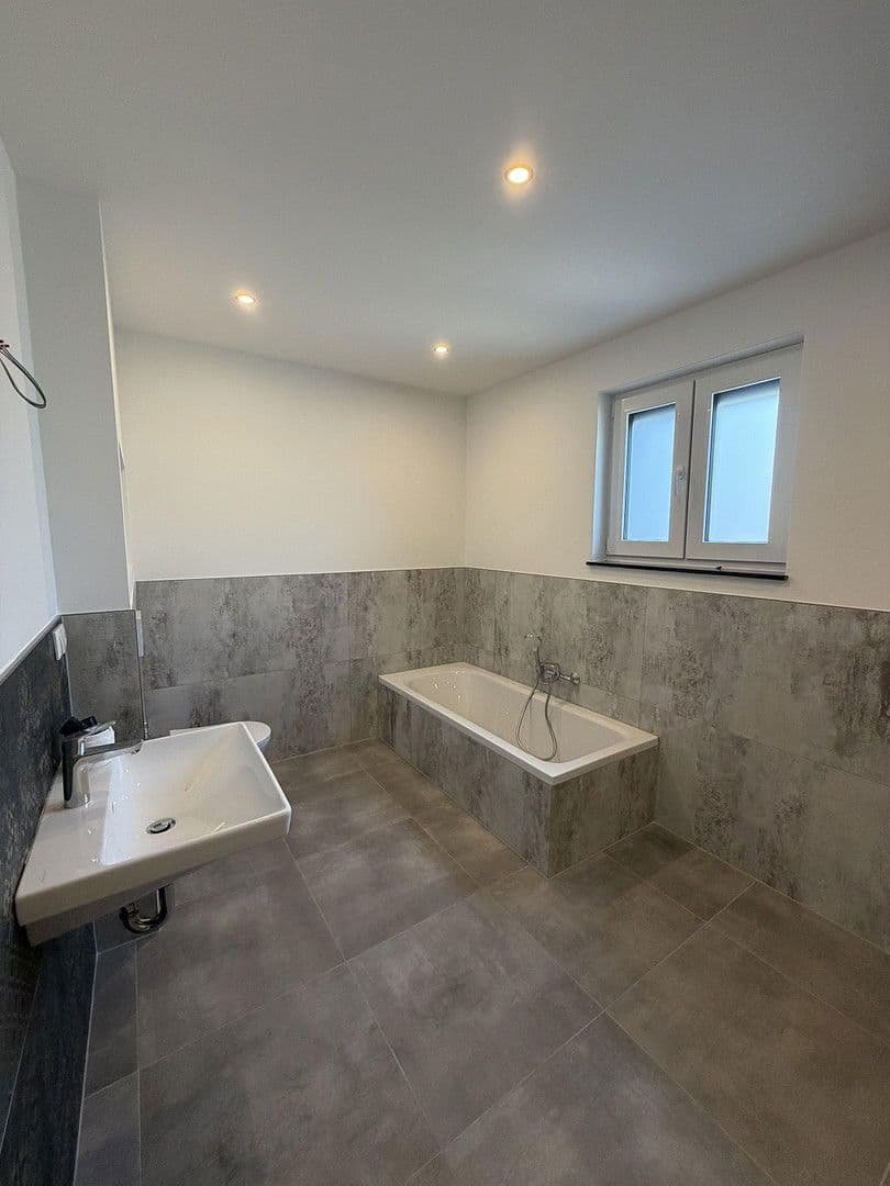 Prenájom domu 200 m², pozemek 100 m², Ofenbach, Hesensko Prenájom domu 200 m², pozemek 100 m², Ofenbach, Hesensko