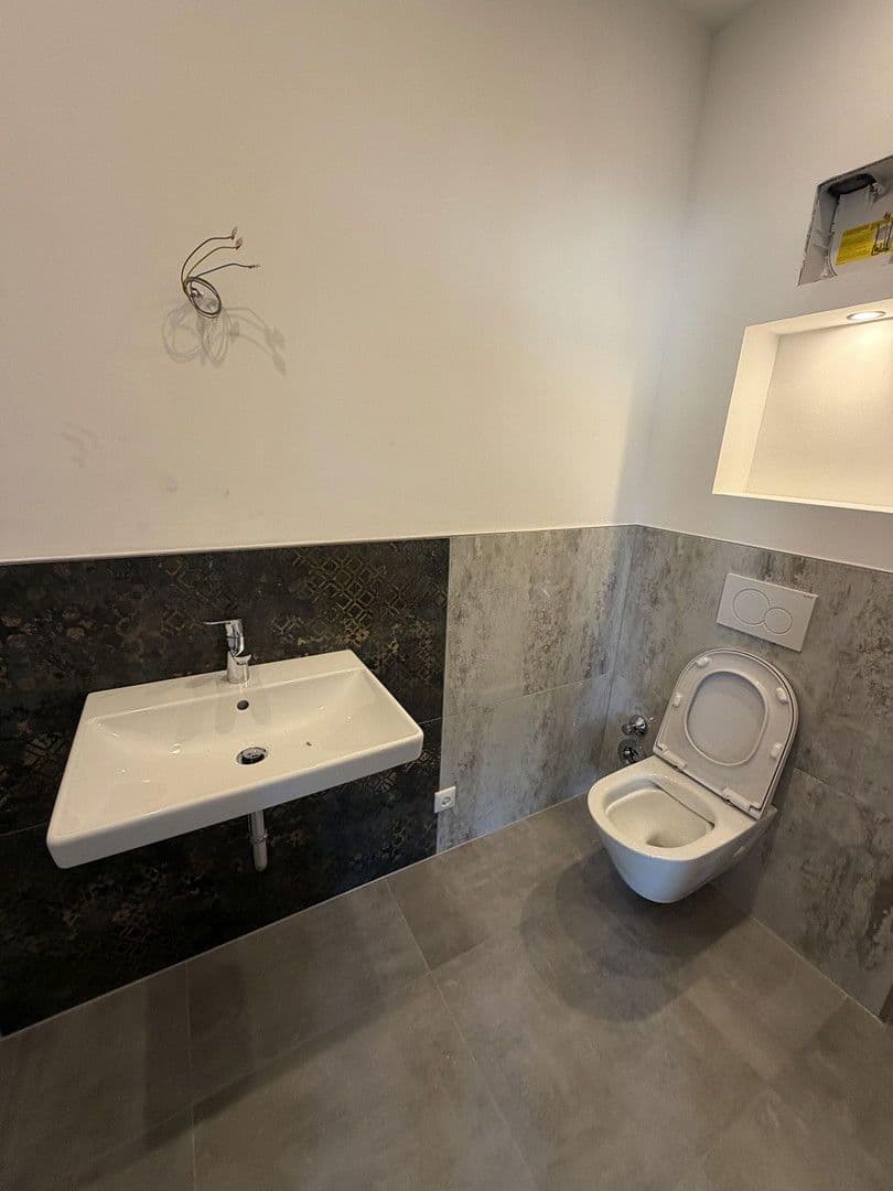 Prenájom domu 200 m², pozemek 100 m², Ofenbach, Hesensko Prenájom domu 200 m², pozemek 100 m², Ofenbach, Hesensko