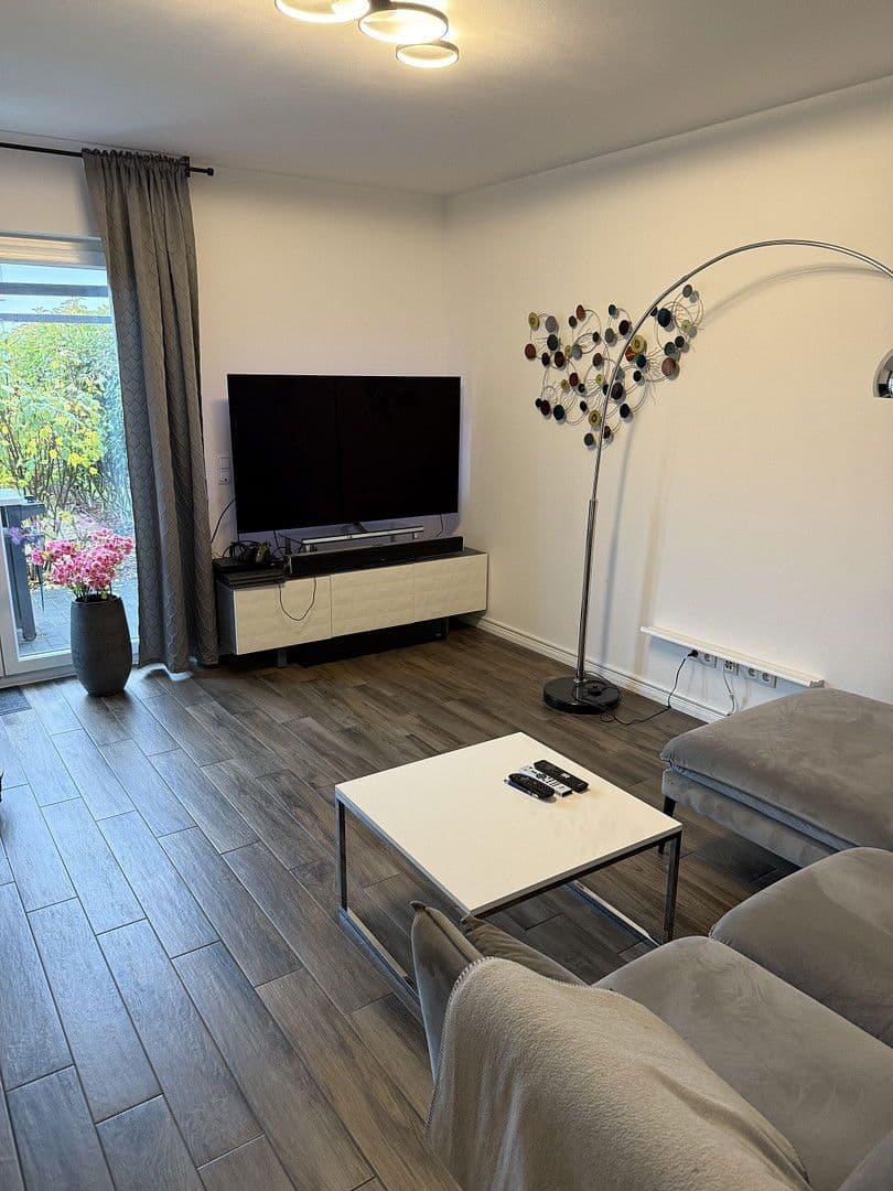 Prenájom bytu 2-izbový 75 m², Lyonstrasse 13, Berlin, Berlín Prenájom bytu 2-izbový 75 m², Lyonstrasse 13, Berlin, Berlín