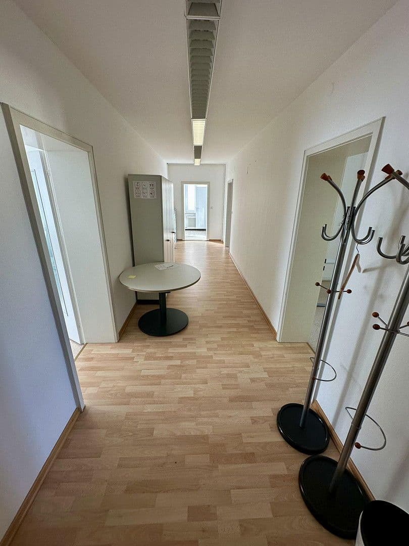 Prenájom kancelárie 120 m², Bahnhofstraße 21, Penzberg, Bavorsko Prenájom kancelárie 120 m², Bahnhofstraße 21, Penzberg, Bavorsko