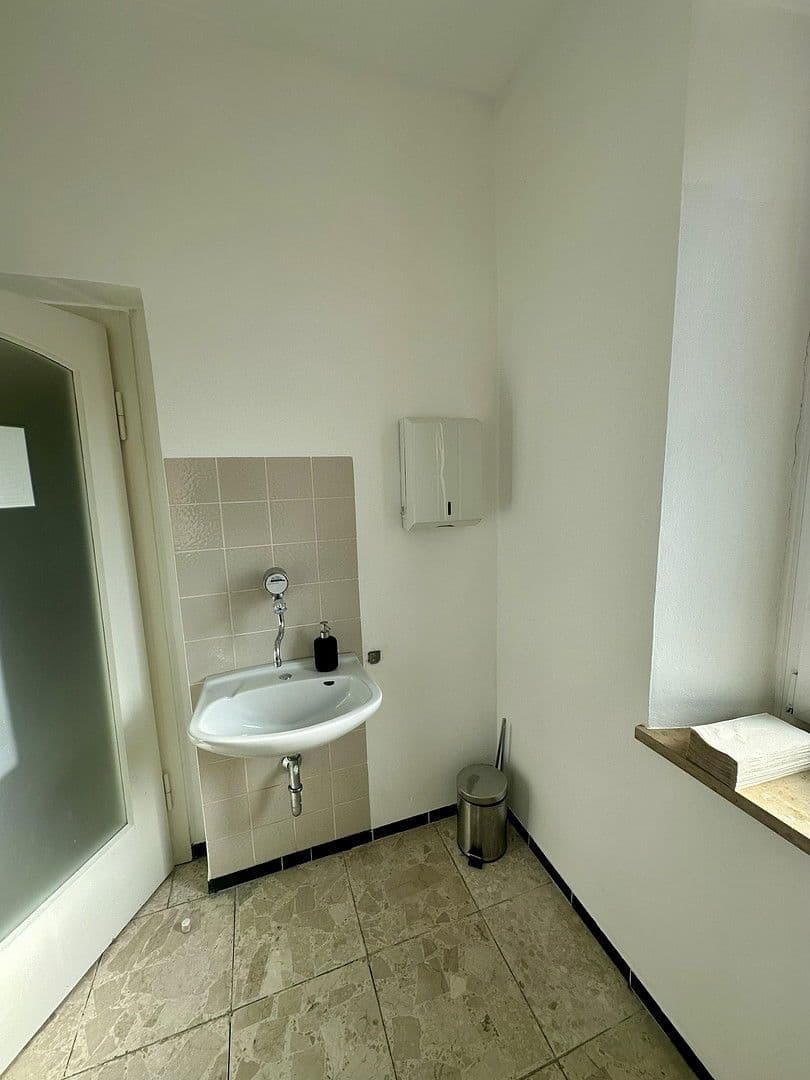 Prenájom kancelárie 120 m², Bahnhofstraße 21, Penzberg, Bavorsko Prenájom kancelárie 120 m², Bahnhofstraße 21, Penzberg, Bavorsko