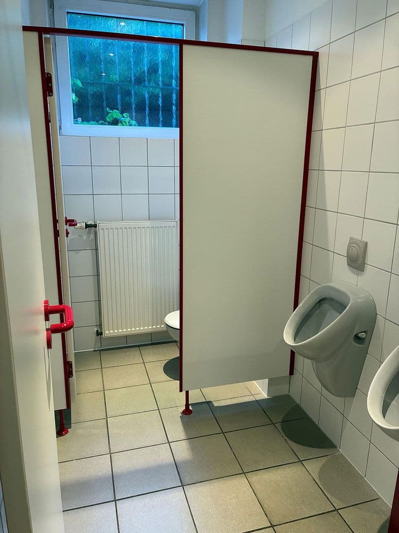 Prenájom kancelárie 620 m², Industriestrasse 48, Burscheid, Severné Porýnie - Westfálsko Prenájom kancelárie 620 m², Industriestrasse 48, Burscheid, Severné Porýnie - Westfálsko