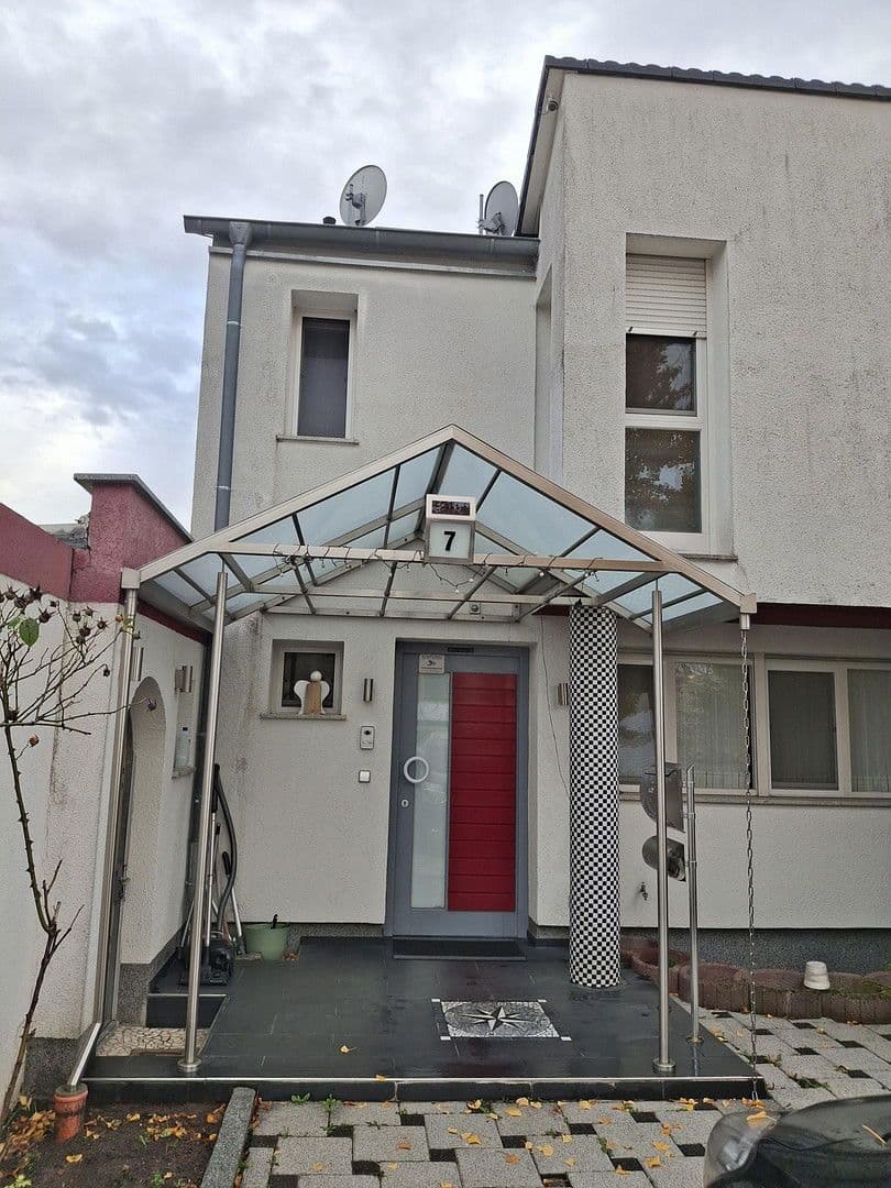 Predaj domu 150 m², pozemek 385 m², Paracelsusstr. 7, Ludwigshafen am Rhein, Porýnie-Falcko Predaj domu 150 m², pozemek 385 m², Paracelsusstr. 7, Ludwigshafen am Rhein, Porýnie-Falcko