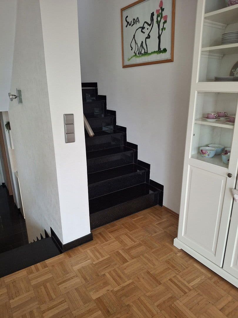 Predaj domu 150 m², pozemek 385 m², Paracelsusstr. 7, Ludwigshafen am Rhein, Porýnie-Falcko Predaj domu 150 m², pozemek 385 m², Paracelsusstr. 7, Ludwigshafen am Rhein, Porýnie-Falcko