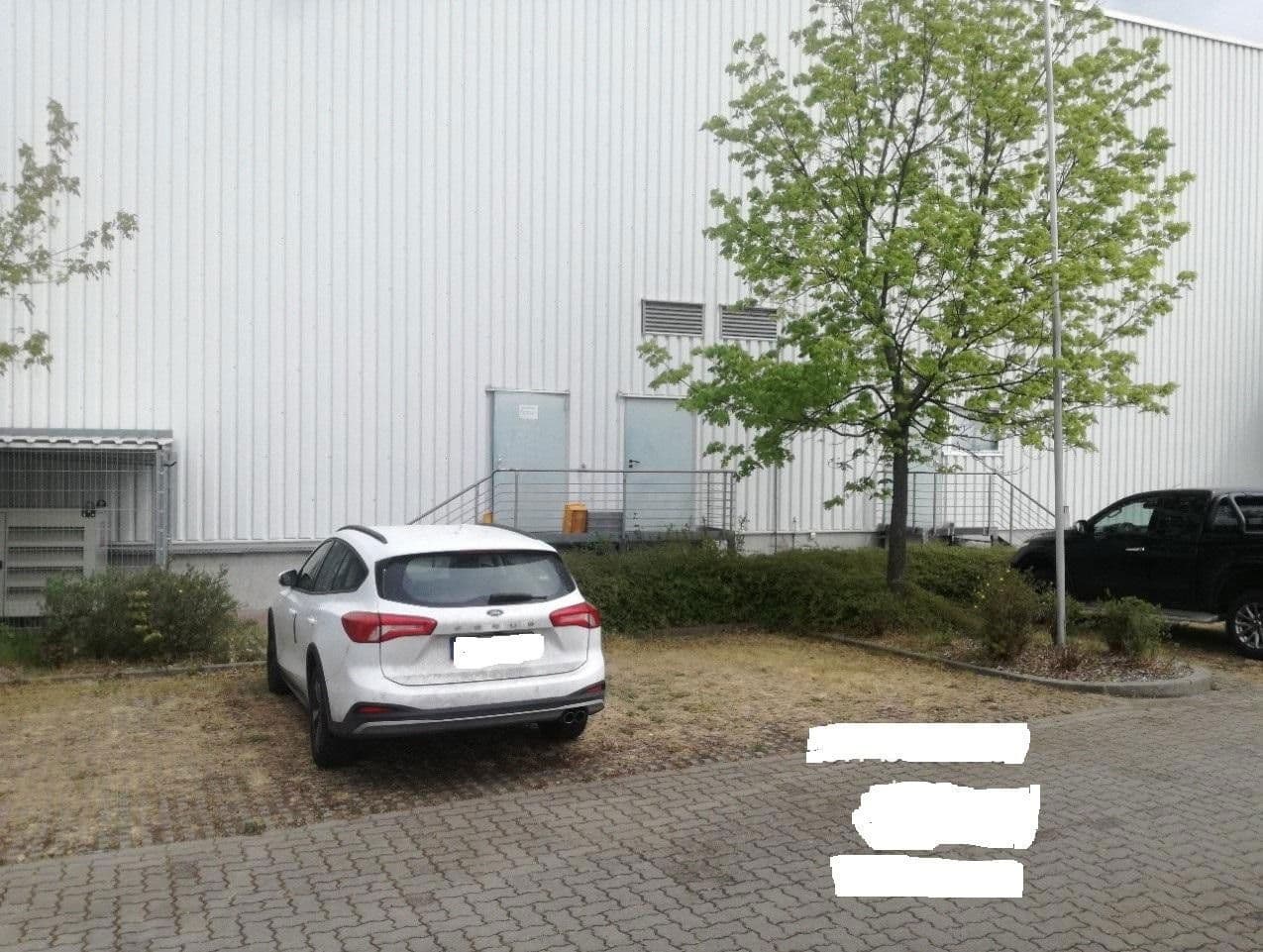 Prenájom nebytového priestoru 2.000 m², Fokkerstraße 8, Schkeuditz, Sasko Prenájom nebytového priestoru 2.000 m², Fokkerstraße 8, Schkeuditz, Sasko