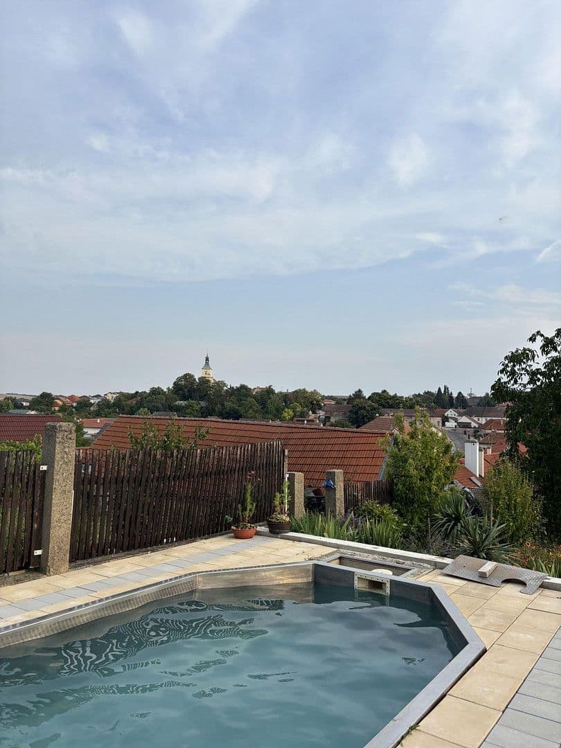 Predaj domu 420 m², pozemek 1.600 m², Drasenhofen, Dolné Rakúsko Predaj domu 420 m², pozemek 1.600 m², Drasenhofen, Dolné Rakúsko