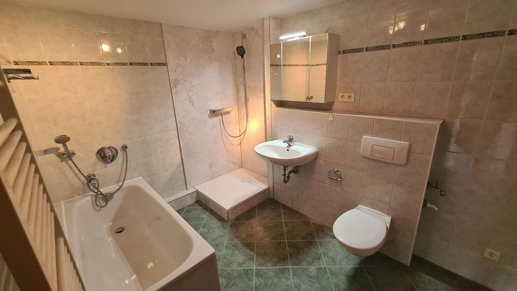 Prenájom bytu 2-izbový 78 m², Suhl, Durínsko Prenájom bytu 2-izbový 78 m², Suhl, Durínsko