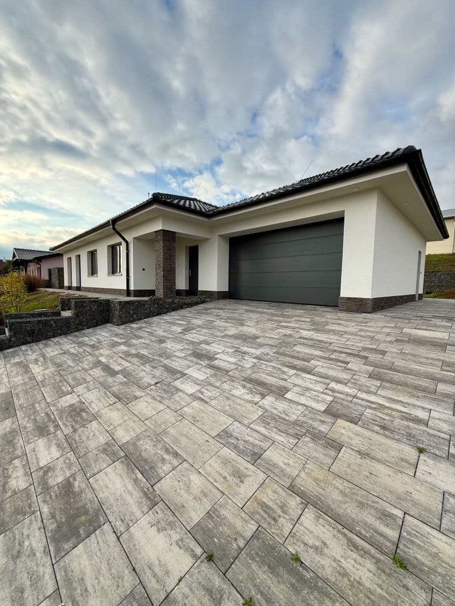 Predaj domu 180 m², pozemek 881 m², Ladova, Olomouc, Olomoucký kraj Predaj domu 180 m², pozemek 881 m², Ladova, Olomouc, Olomoucký kraj