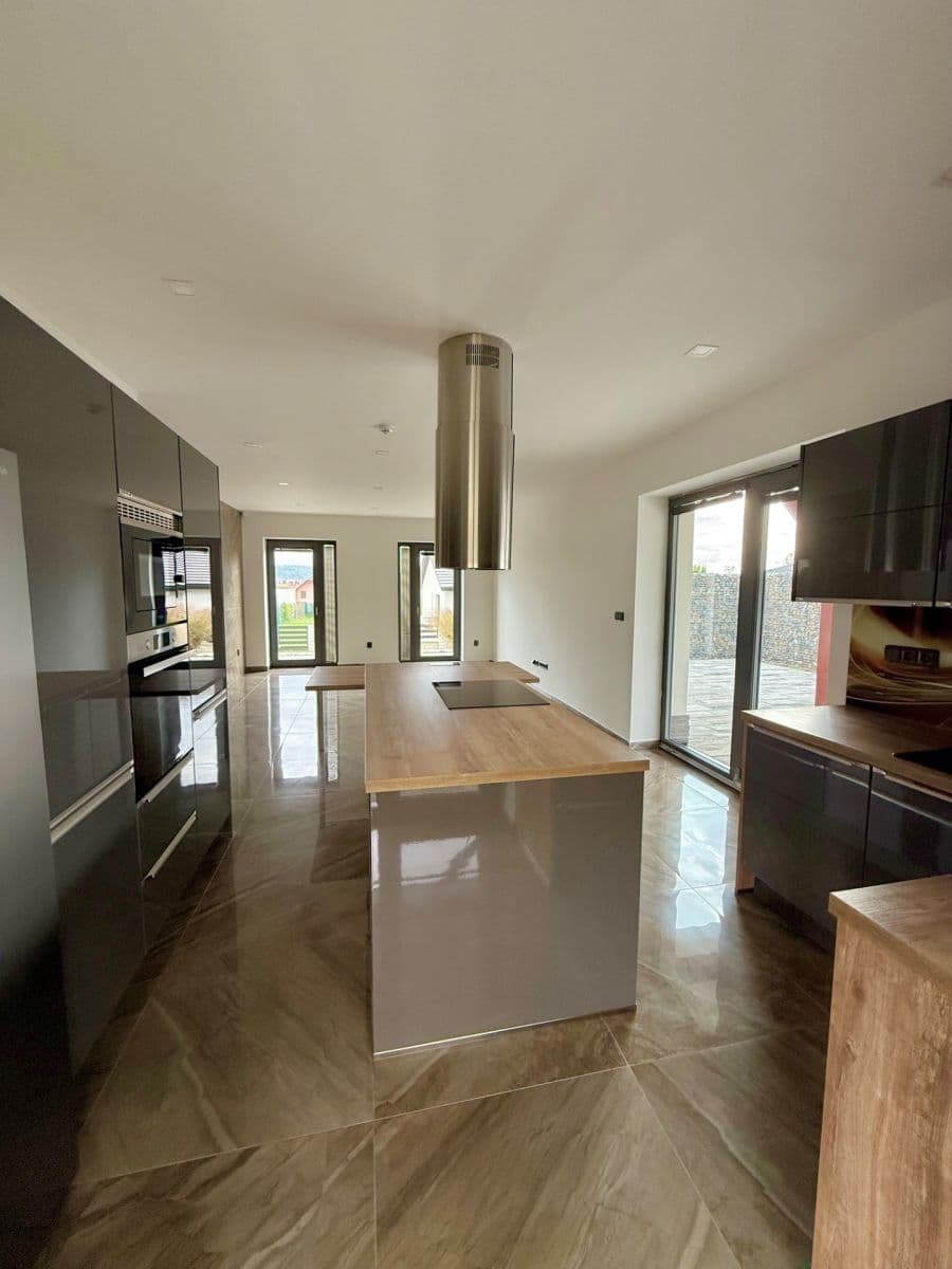 Predaj domu 180 m², pozemek 881 m², Ladova, Olomouc, Olomoucký kraj Predaj domu 180 m², pozemek 881 m², Ladova, Olomouc, Olomoucký kraj