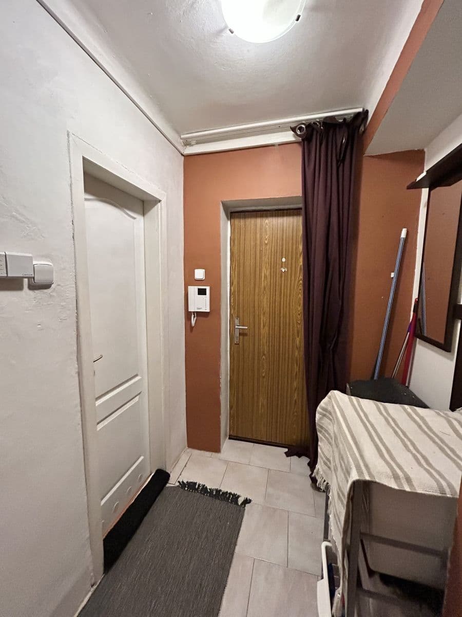 Prenájom bytu 2-izbový 52 m², Petrohradská, Kladno, Středočeský kraj Prenájom bytu 2-izbový 52 m², Petrohradská, Kladno, Středočeský kraj