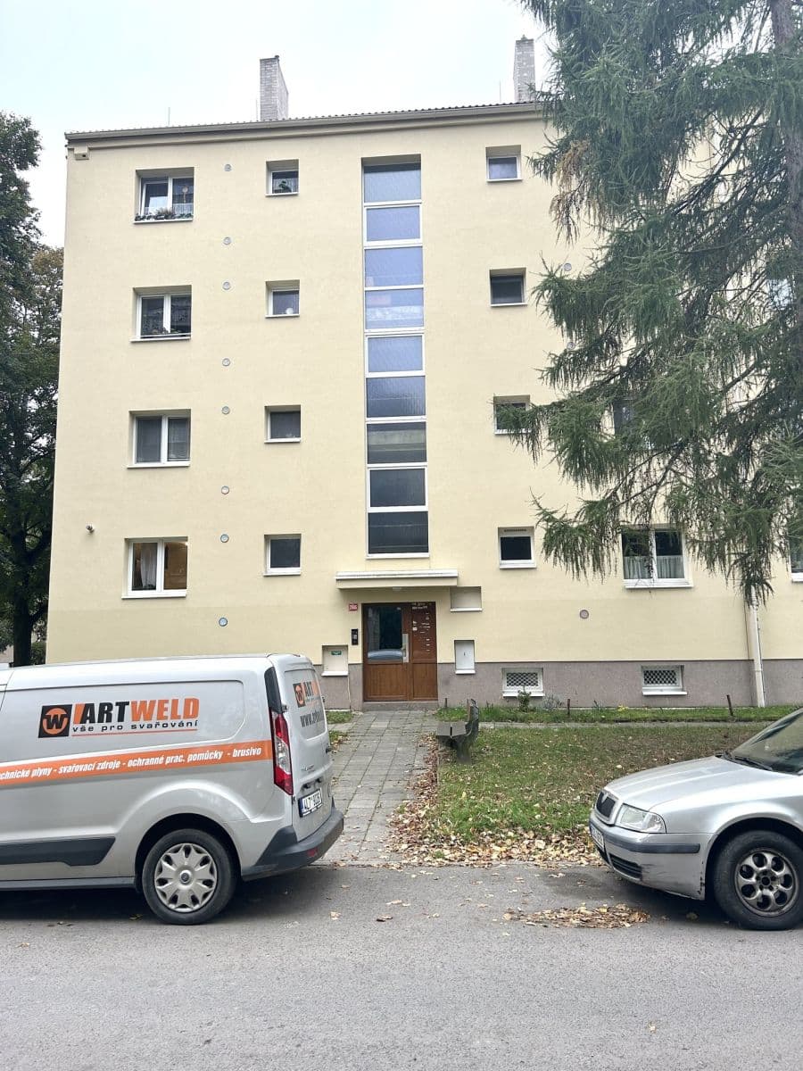 Prenájom bytu 2-izbový 52 m², Petrohradská, Kladno, Středočeský kraj Prenájom bytu 2-izbový 52 m², Petrohradská, Kladno, Středočeský kraj