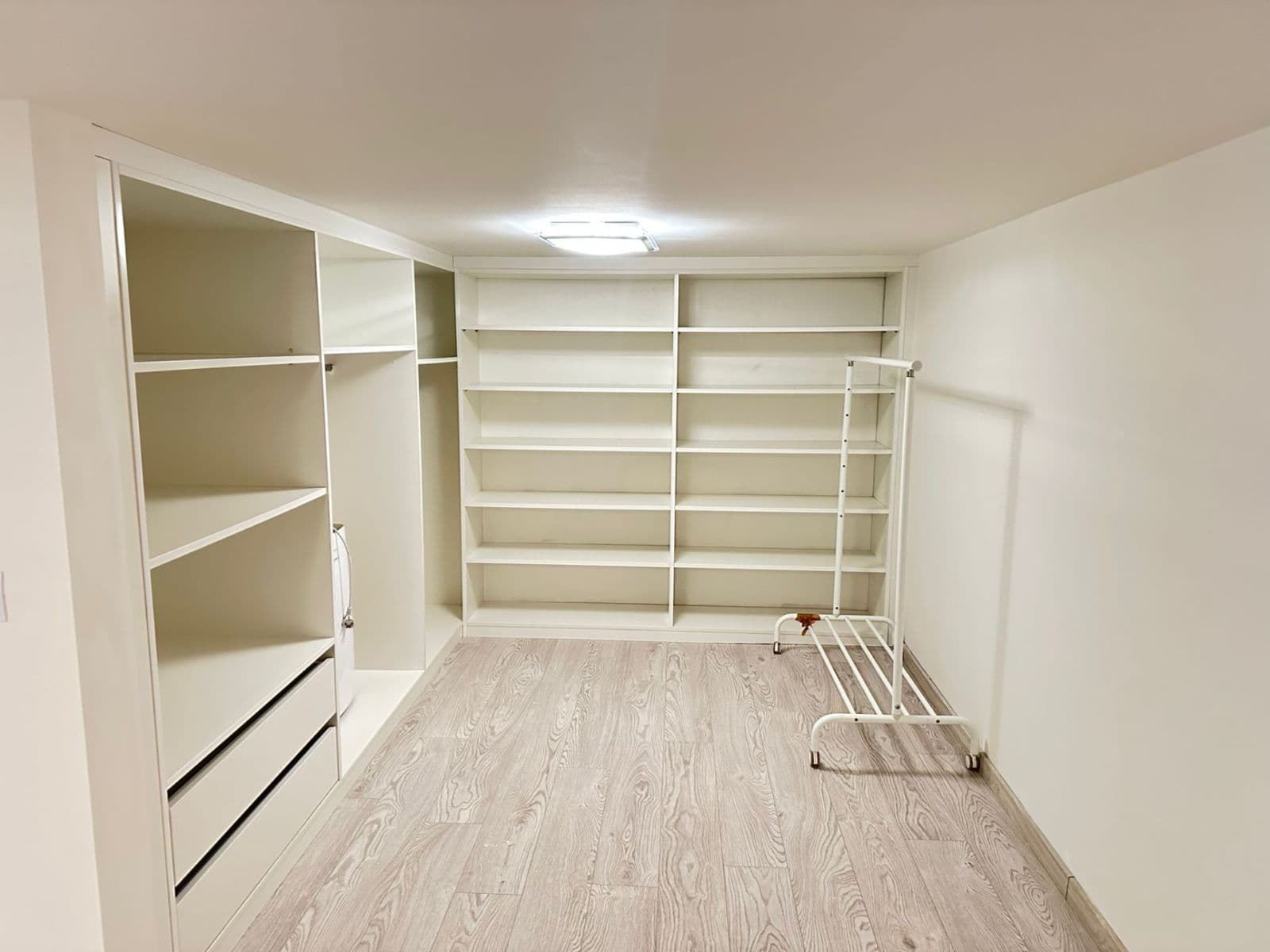 Predaj bytu 2-izbový 80 m², U Mlýnského kanálu, Praha, Praha Predaj bytu 2-izbový 80 m², U Mlýnského kanálu, Praha, Praha