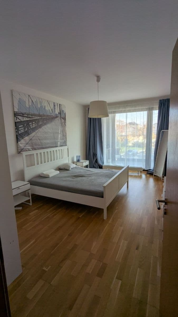 Prenájom bytu 2-izbový 69 m², Korunní, Praha, Praha Prenájom bytu 2-izbový 69 m², Korunní, Praha, Praha