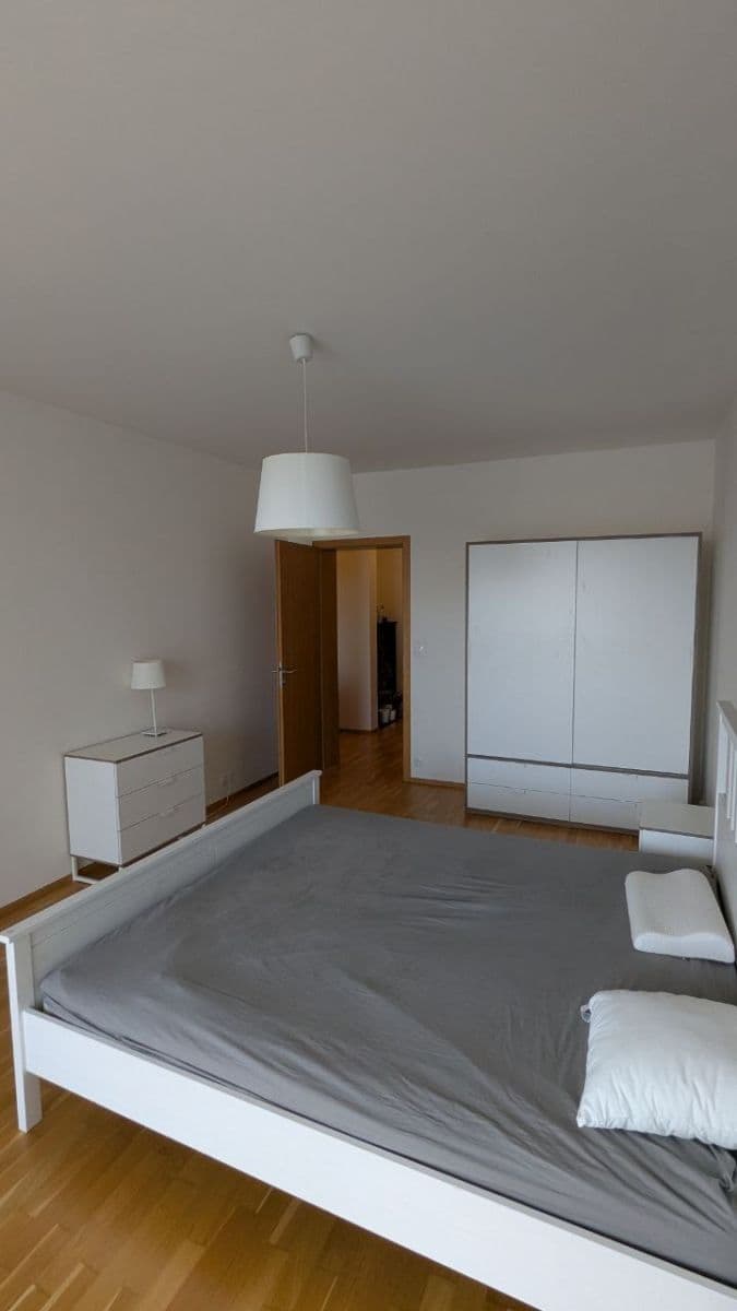 Prenájom bytu 2-izbový 69 m², Korunní, Praha, Praha Prenájom bytu 2-izbový 69 m², Korunní, Praha, Praha