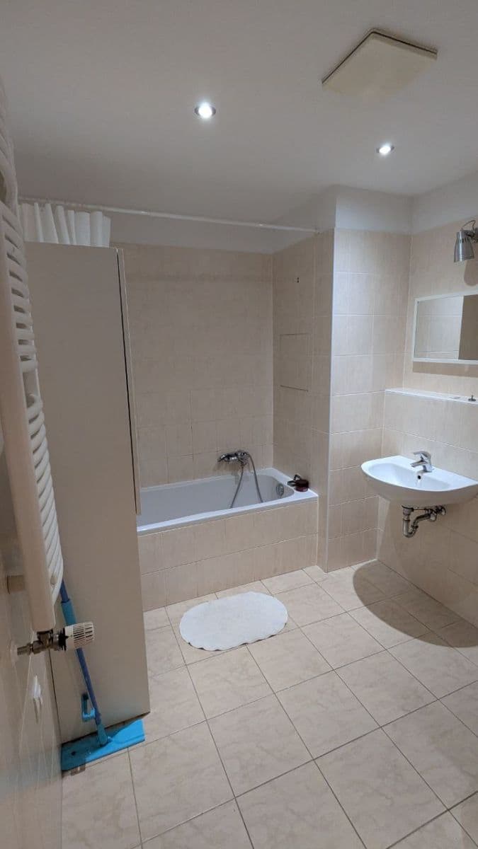 Prenájom bytu 2-izbový 69 m², Korunní, Praha, Praha Prenájom bytu 2-izbový 69 m², Korunní, Praha, Praha