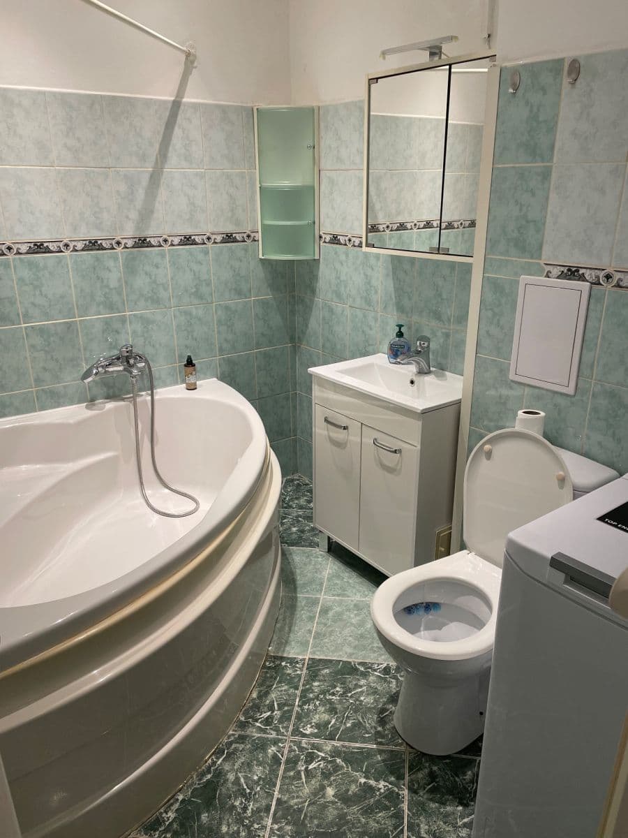 Prenájom bytu 2-izbový 55 m², Šrobárova, Praha, Praha Prenájom bytu 2-izbový 55 m², Šrobárova, Praha, Praha