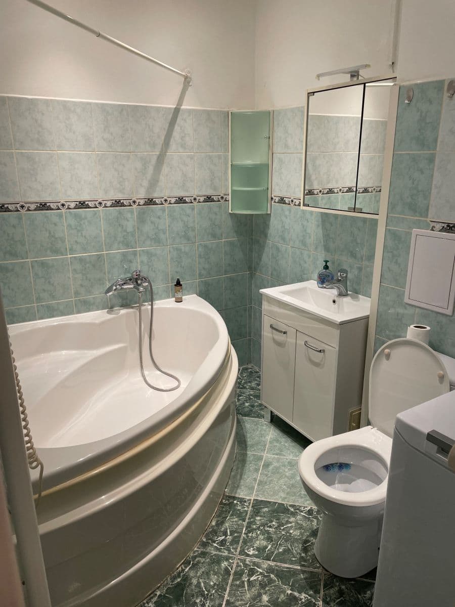 Prenájom bytu 2-izbový 55 m², Šrobárova, Praha, Praha Prenájom bytu 2-izbový 55 m², Šrobárova, Praha, Praha