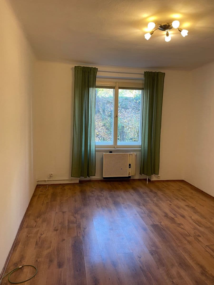 Prenájom bytu 2-izbový 55 m², Šrobárova, Praha, Praha Prenájom bytu 2-izbový 55 m², Šrobárova, Praha, Praha