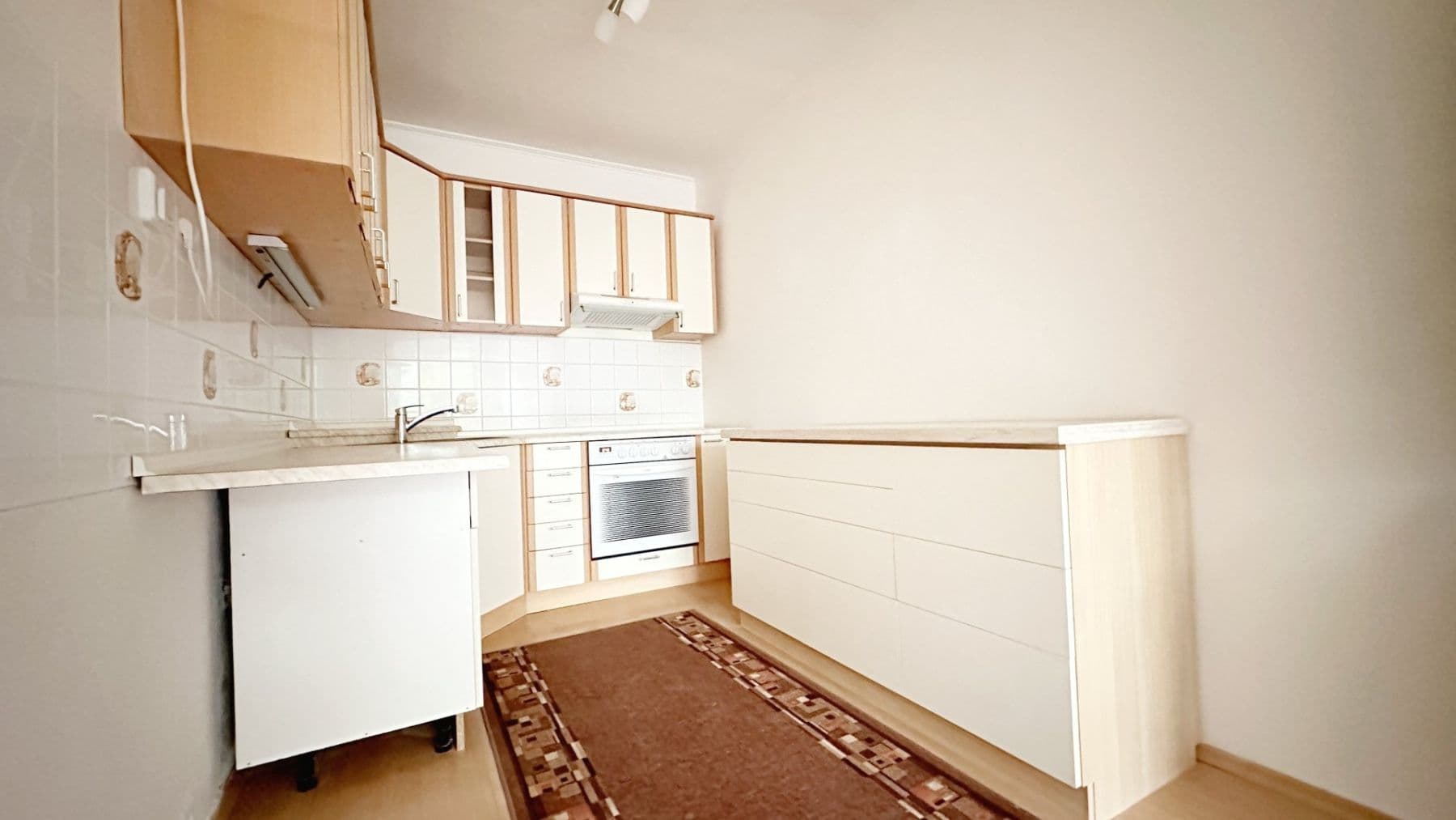 Prenájom bytu 3-izbový 65 m², Hrudičkova, Praha, Praha Prenájom bytu 3-izbový 65 m², Hrudičkova, Praha, Praha