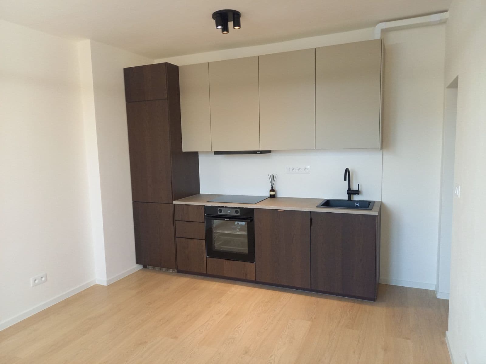 Prenájom bytu 3-izbový 54 m², Púchovská, Praha, Praha Prenájom bytu 3-izbový 54 m², Púchovská, Praha, Praha
