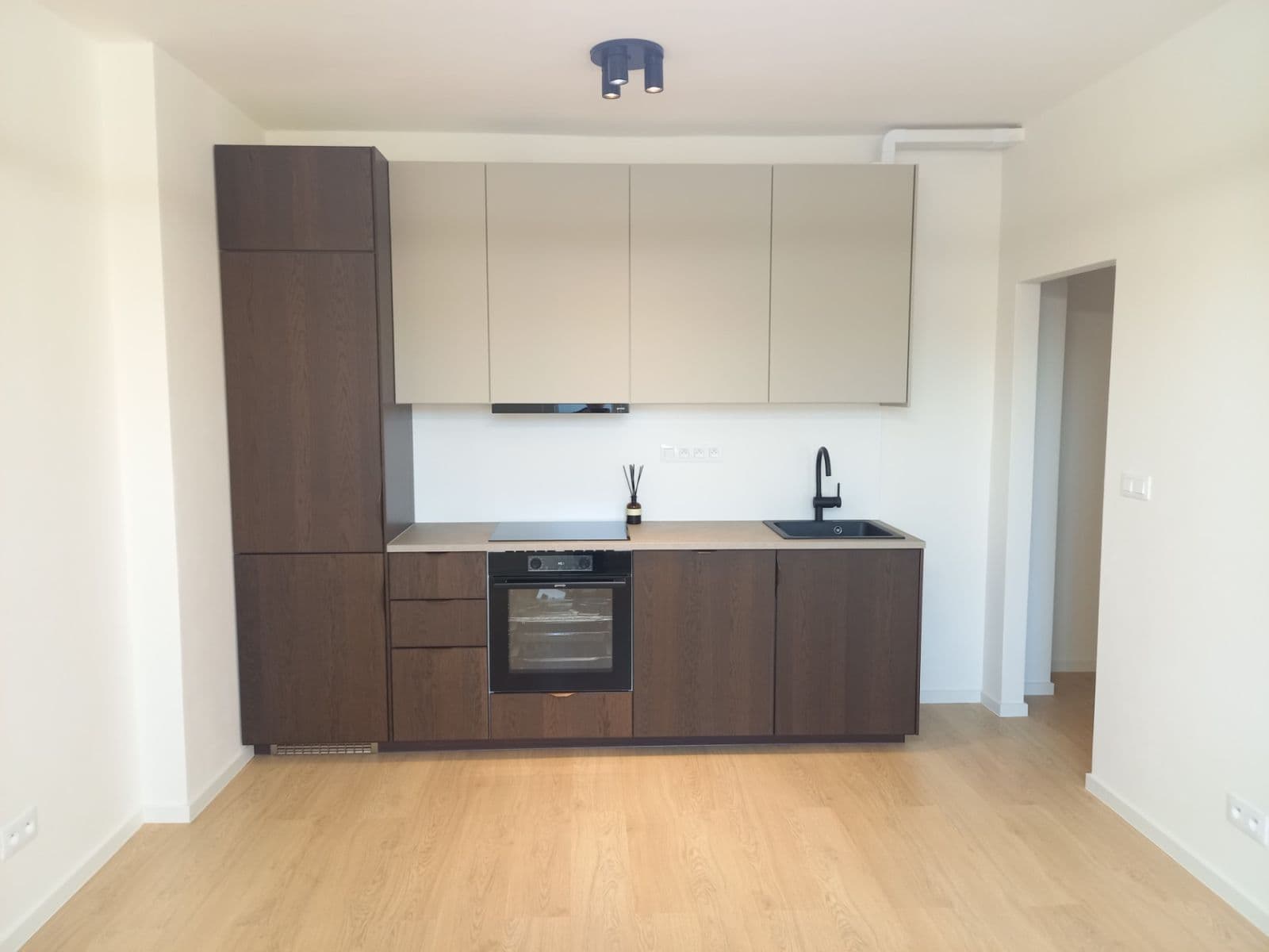 Prenájom bytu 3-izbový 54 m², Púchovská, Praha, Praha Prenájom bytu 3-izbový 54 m², Púchovská, Praha, Praha