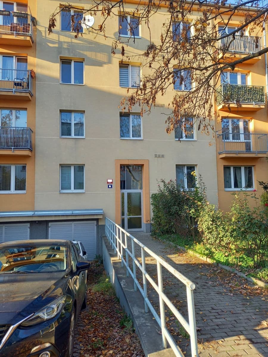 Prenájom bytu 3-izbový 54 m², Púchovská, Praha, Praha Prenájom bytu 3-izbový 54 m², Púchovská, Praha, Praha