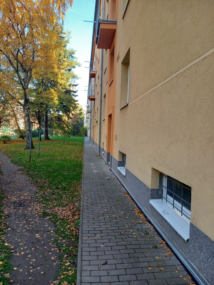 Prenájom bytu 3-izbový 54 m², Púchovská, Praha, Praha Prenájom bytu 3-izbový 54 m², Púchovská, Praha, Praha