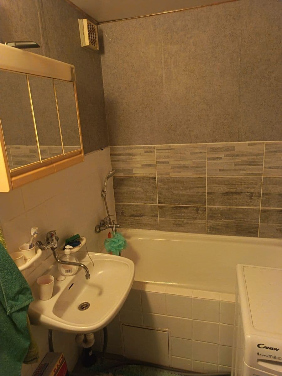 Prenájom bytu 2-izbový 59 m², Choceradská, Praha, Praha Prenájom bytu 2-izbový 59 m², Choceradská, Praha, Praha