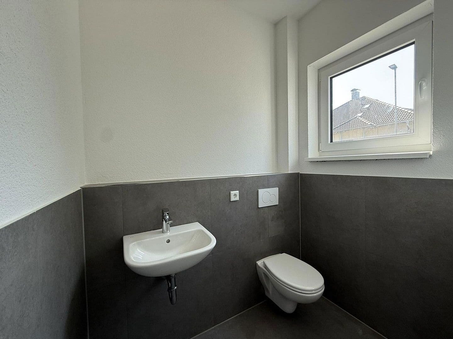 Predaj domu 143 m², pozemek 210 m², Nidderau, Hesensko Predaj domu 143 m², pozemek 210 m², Nidderau, Hesensko