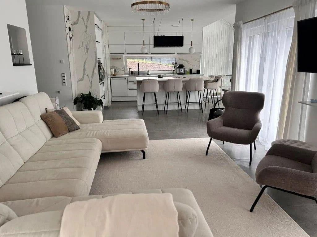 Prenájom domu 167 m², pozemek 1.730 m², Waldkappel, Hesensko Prenájom domu 167 m², pozemek 1.730 m², Waldkappel, Hesensko