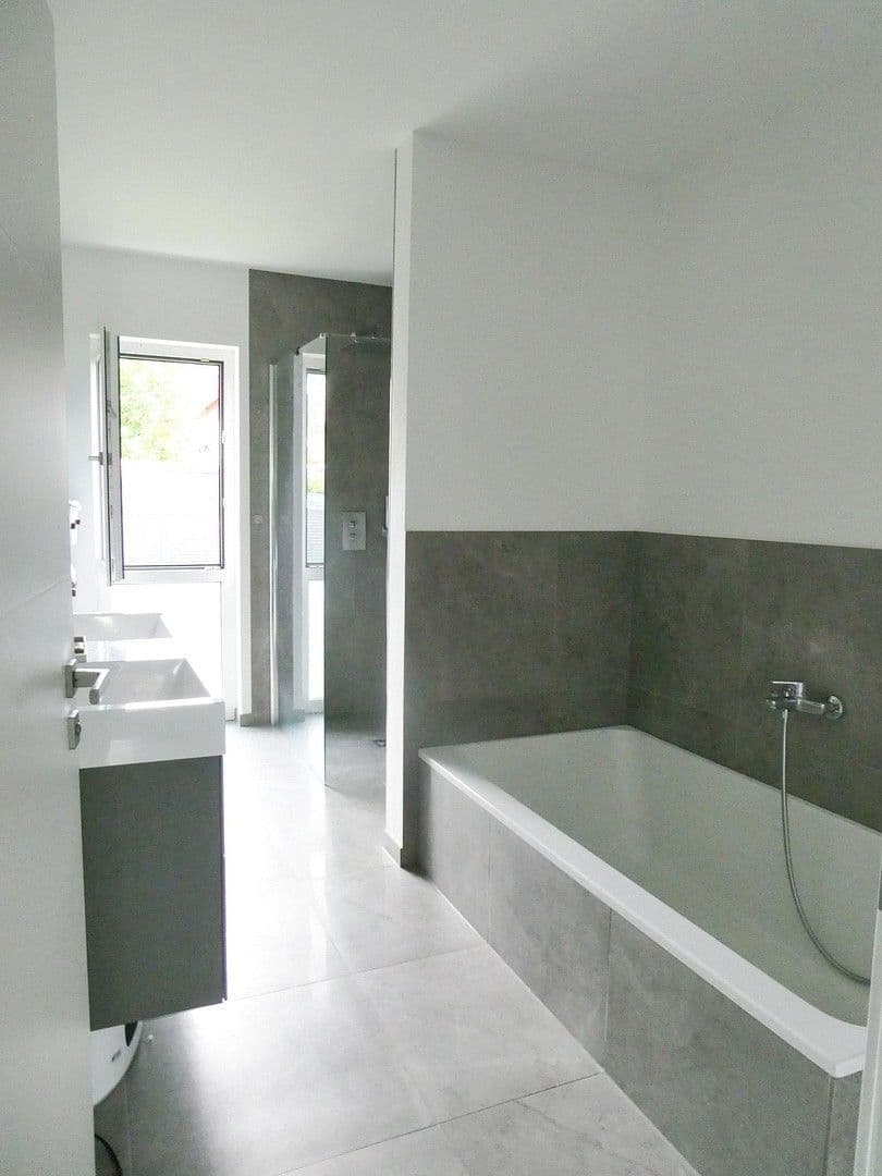 Prenájom domu 167 m², pozemek 1.730 m², Waldkappel, Hesensko Prenájom domu 167 m², pozemek 1.730 m², Waldkappel, Hesensko