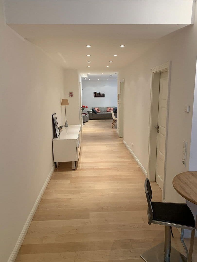 Prenájom bytu 1-izbový 65 m², Köln, Severné Porýnie - Westfálsko Prenájom bytu 1-izbový 65 m², Köln, Severné Porýnie - Westfálsko