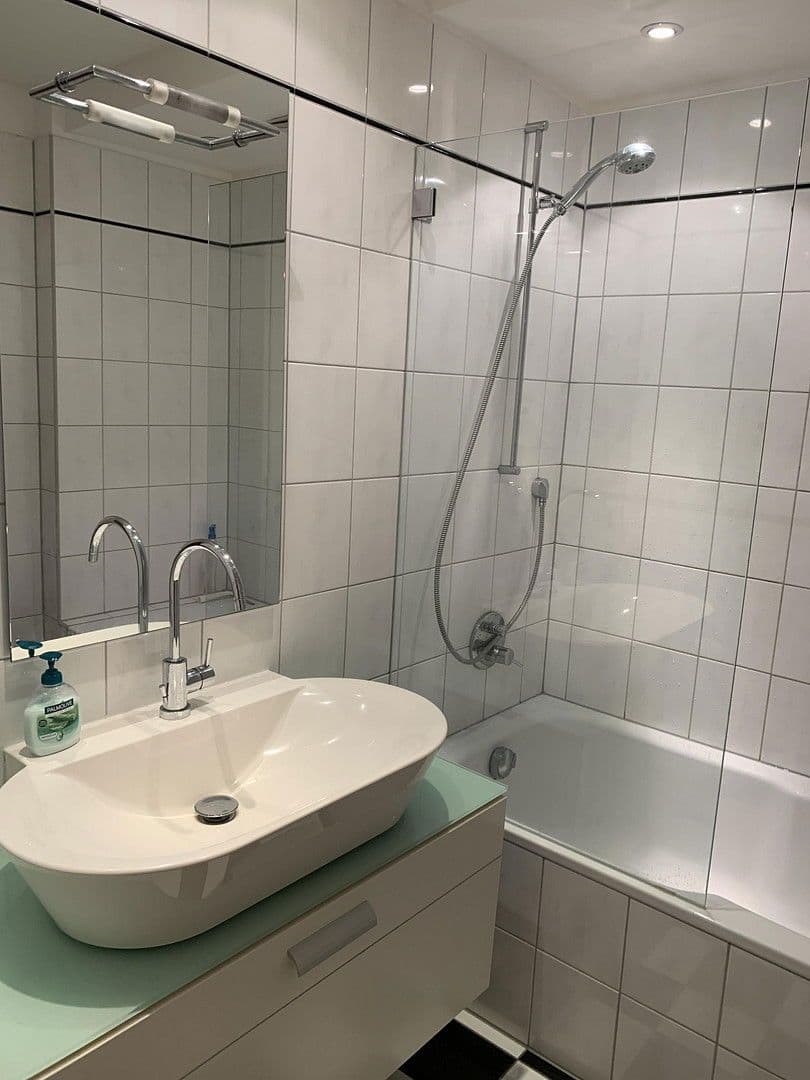 Prenájom bytu 1-izbový 65 m², Köln, Severné Porýnie - Westfálsko Prenájom bytu 1-izbový 65 m², Köln, Severné Porýnie - Westfálsko