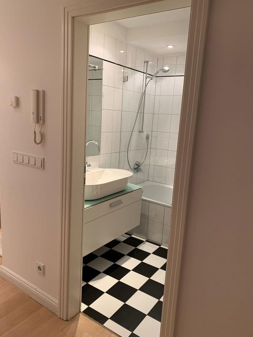 Prenájom bytu 1-izbový 65 m², Köln, Severné Porýnie - Westfálsko Prenájom bytu 1-izbový 65 m², Köln, Severné Porýnie - Westfálsko