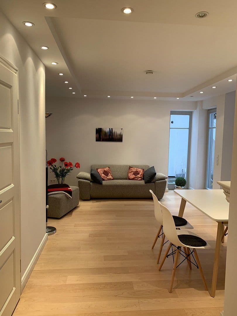 Prenájom bytu 1-izbový 65 m², Köln, Severné Porýnie - Westfálsko Prenájom bytu 1-izbový 65 m², Köln, Severné Porýnie - Westfálsko