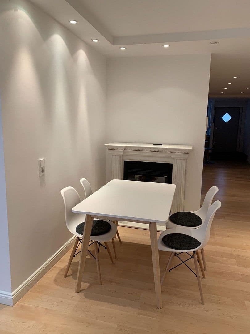 Prenájom bytu 1-izbový 65 m², Köln, Severné Porýnie - Westfálsko Prenájom bytu 1-izbový 65 m², Köln, Severné Porýnie - Westfálsko