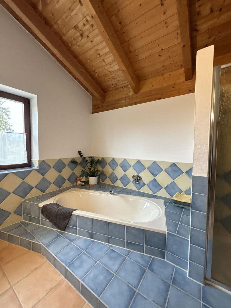 Predaj domu 232 m², pozemek 1.286 m², Tittmoning, Bavorsko Predaj domu 232 m², pozemek 1.286 m², Tittmoning, Bavorsko