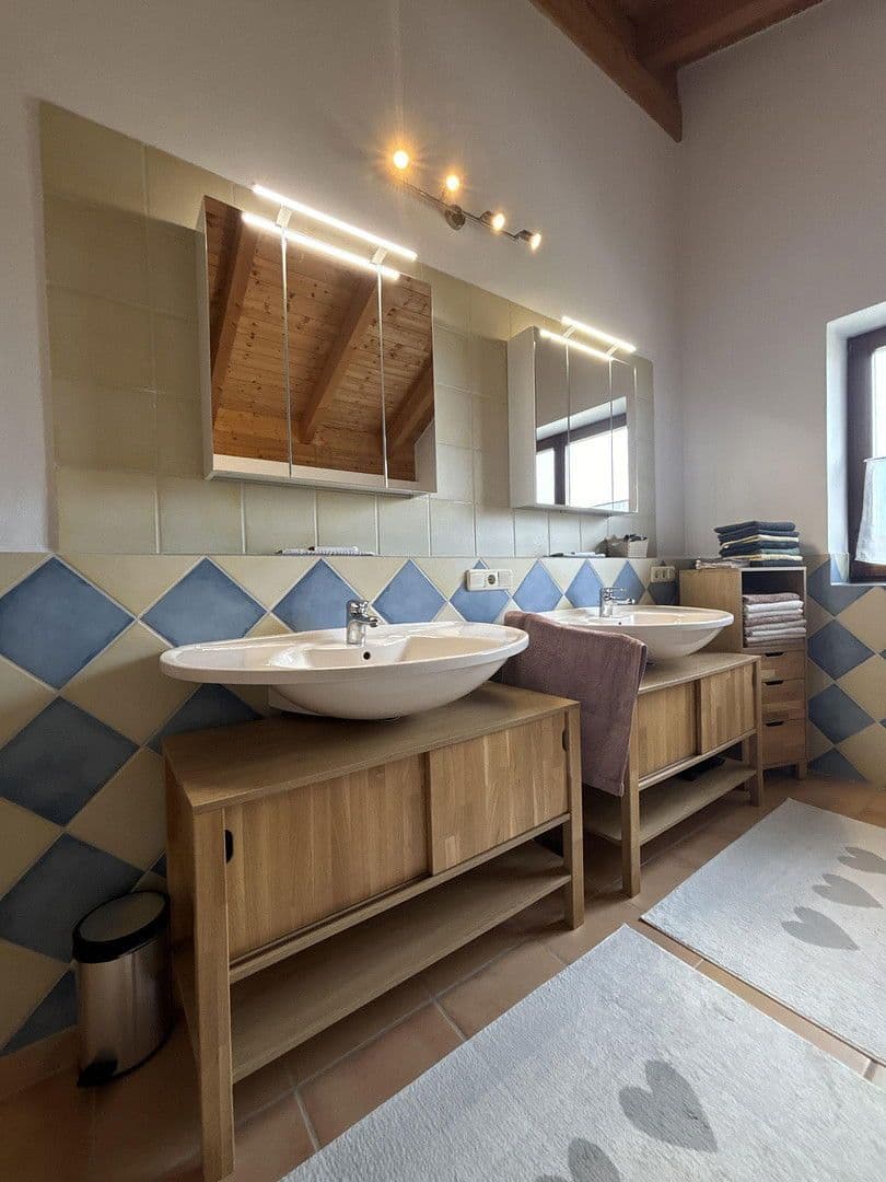 Predaj domu 232 m², pozemek 1.286 m², Tittmoning, Bavorsko Predaj domu 232 m², pozemek 1.286 m², Tittmoning, Bavorsko