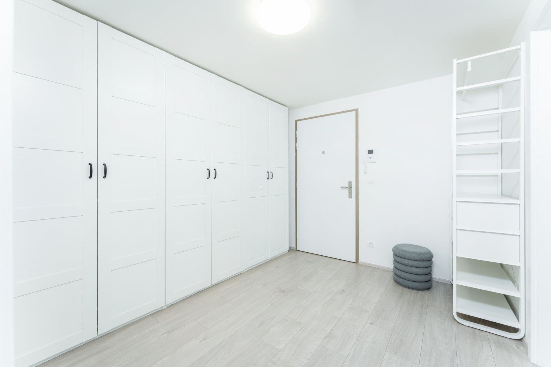 Prenájom bytu 53 m², V Háji, Praha, Praha Prenájom bytu 53 m², V Háji, Praha, Praha