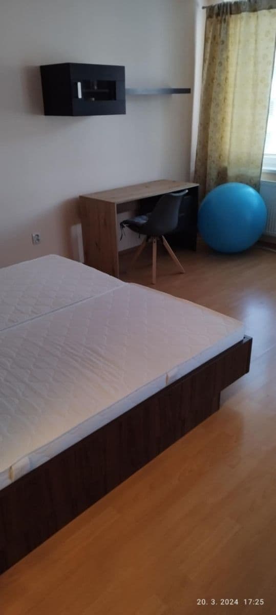 Prenájom bytu 1-izbový 42 m², Galvaniho, Ružinov, Bratislavský kraj Prenájom bytu 1-izbový 42 m², Galvaniho, Ružinov, Bratislavský kraj