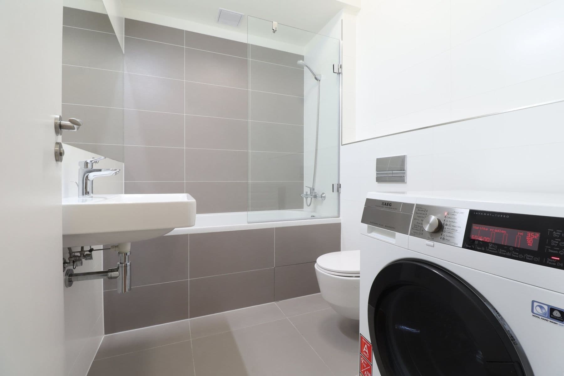 Prenájom bytu 2-izbový 55 m², Střížkovská, Praha, Praha Prenájom bytu 2-izbový 55 m², Střížkovská, Praha, Praha